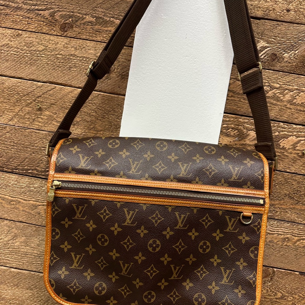 Louis Vuitton Monogram Bosphore GM Messenger Bag - Picture 4 of 13